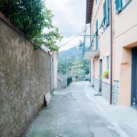 Casa Ritta: Three-story Retreat In Ligurian Greenery Holiday home *